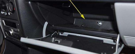 标致301空调滤芯在哪